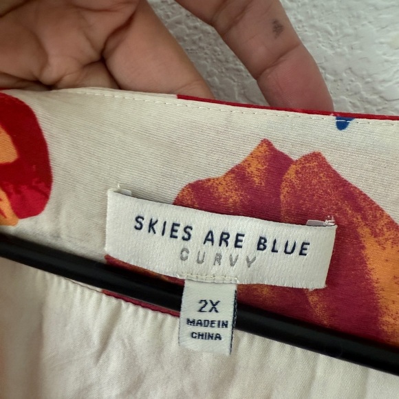 Skies Are Blue Floral Blouse with Red and Orange Accents - Picture 4 of 7